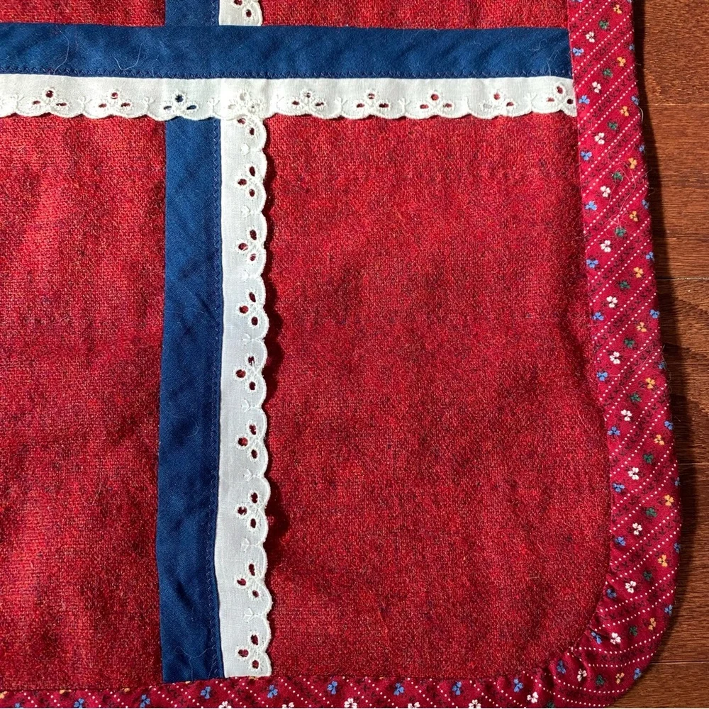 Vtg MCM Handmade Quilt Bedspread Bright Cranes Birds Maroon Wool Floral 58”x82”